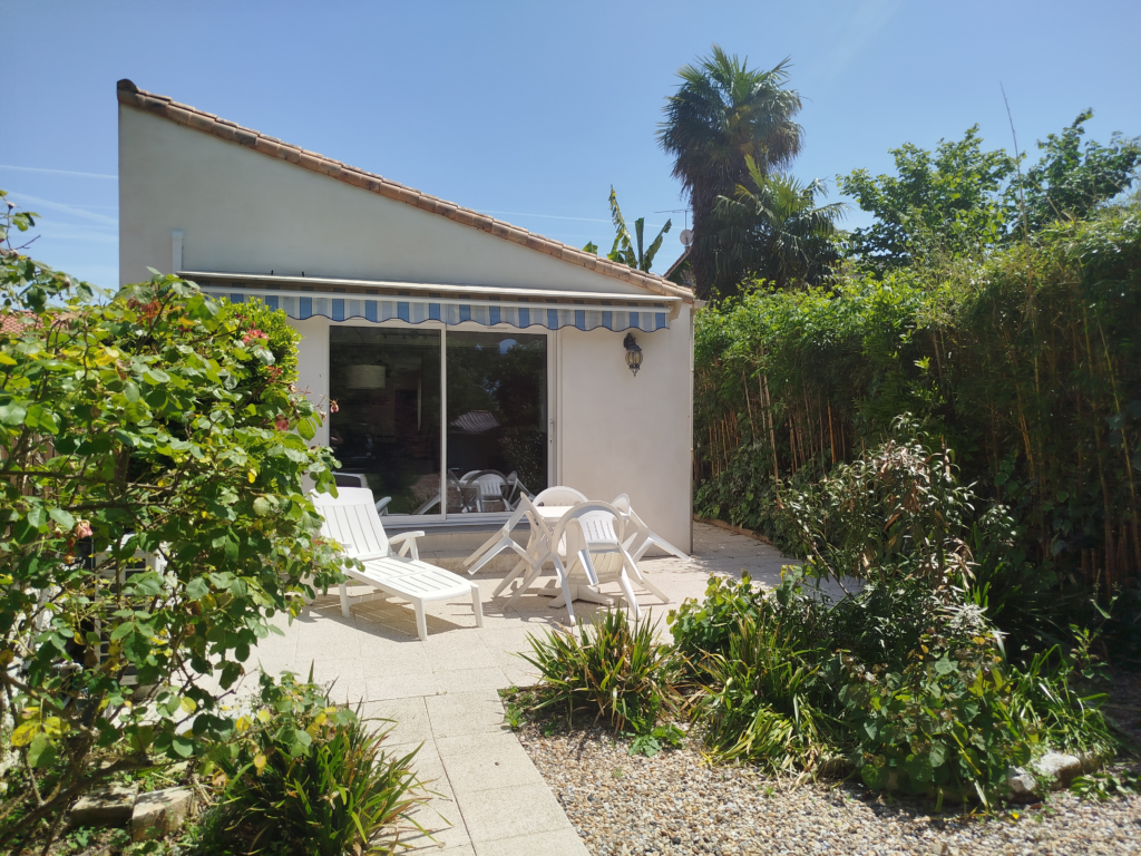 maison-camelia-saujon-jardin-terrasse-2