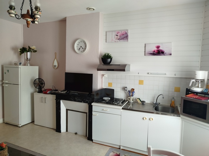 Cuisine-appartement-rose-Saujon