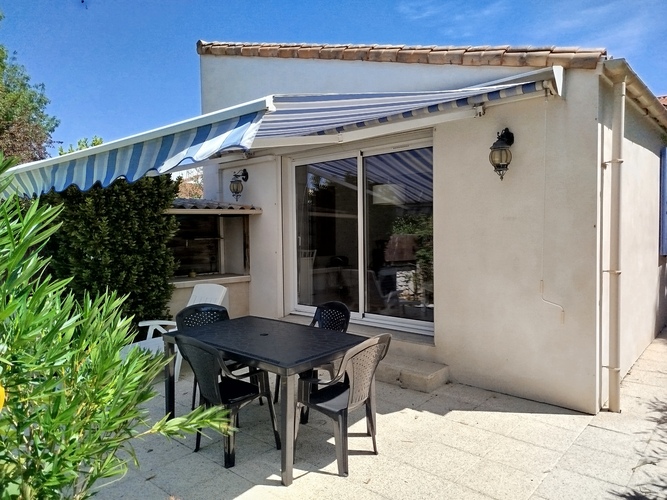 Maison-camélia-saujon-terrasse -avecè-store-banne 3